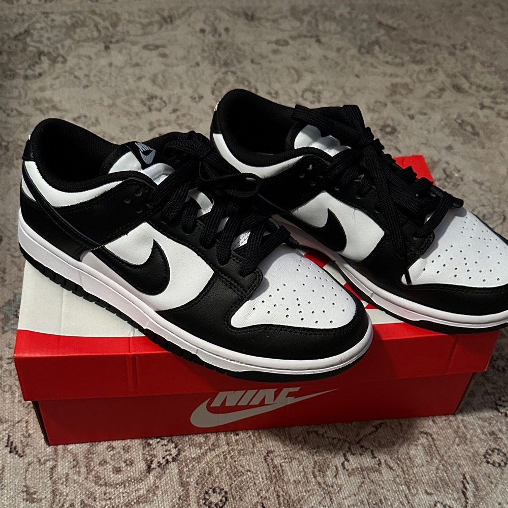 Nike Women's Black and White Sneakers